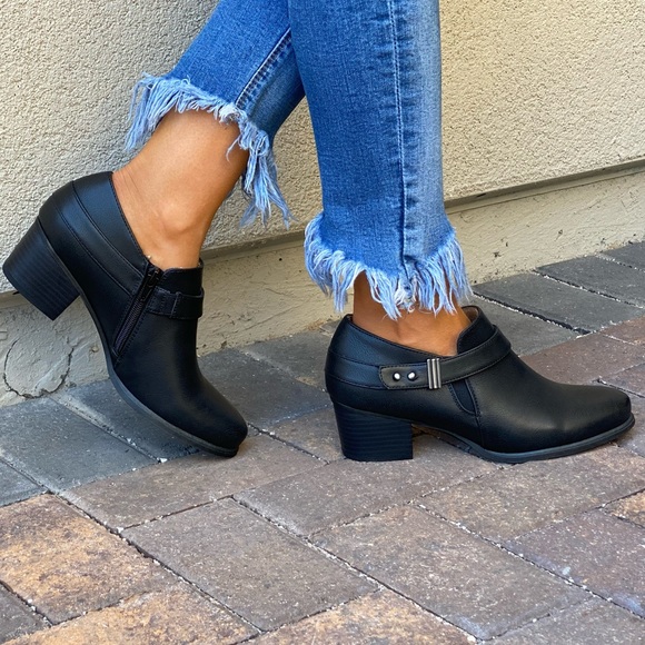 Black Modern Chic Kitten Block Heel Ankle Booties - Picture 7 of 10